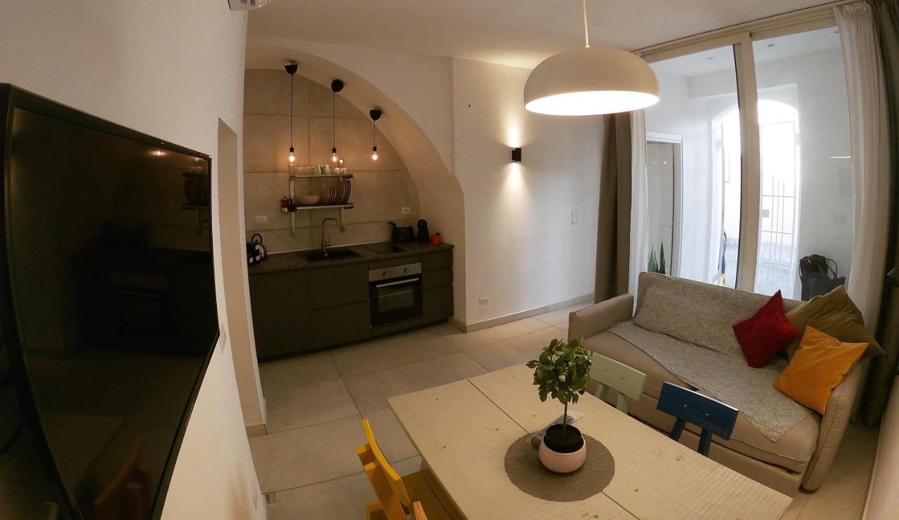 Casa Abbatuzzu Lägenhet Acireale Exteriör bild